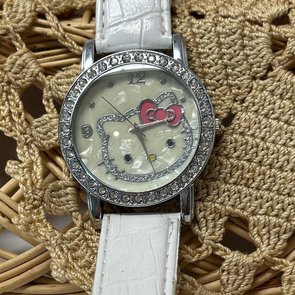 Hello Kitty White and Silver Mother of Pearl Face Watch